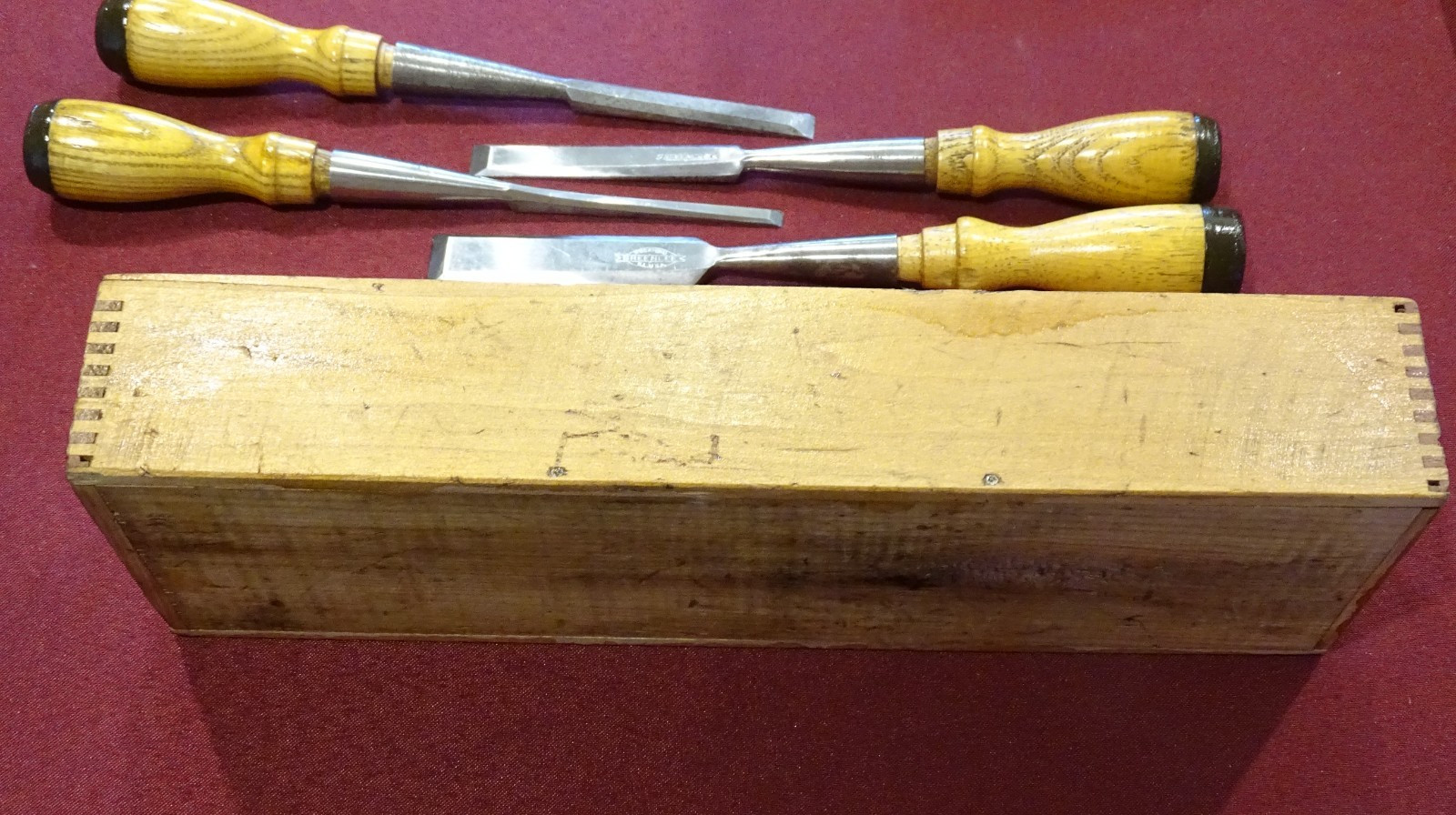 Greenlee, Rockford IL 4 Piece Short Socket Firmer Chisels in Finger Jointed Box