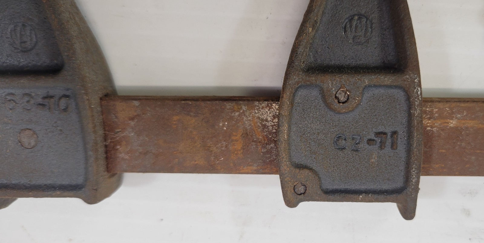*M) Vintage Pair of 2 Woodworking Carpenter 28″ Cabinet Bar Clamps