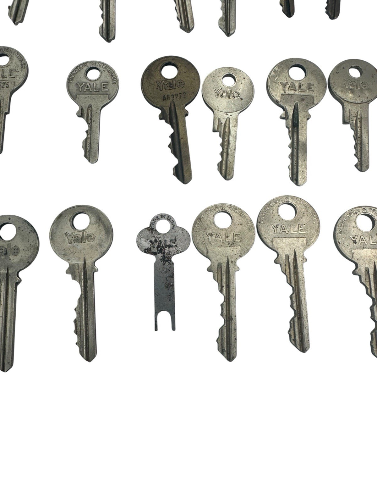 Lot of 45 Vintage Yale & Eaton Yale Towne Keys Lock Keys Locksmith Collection