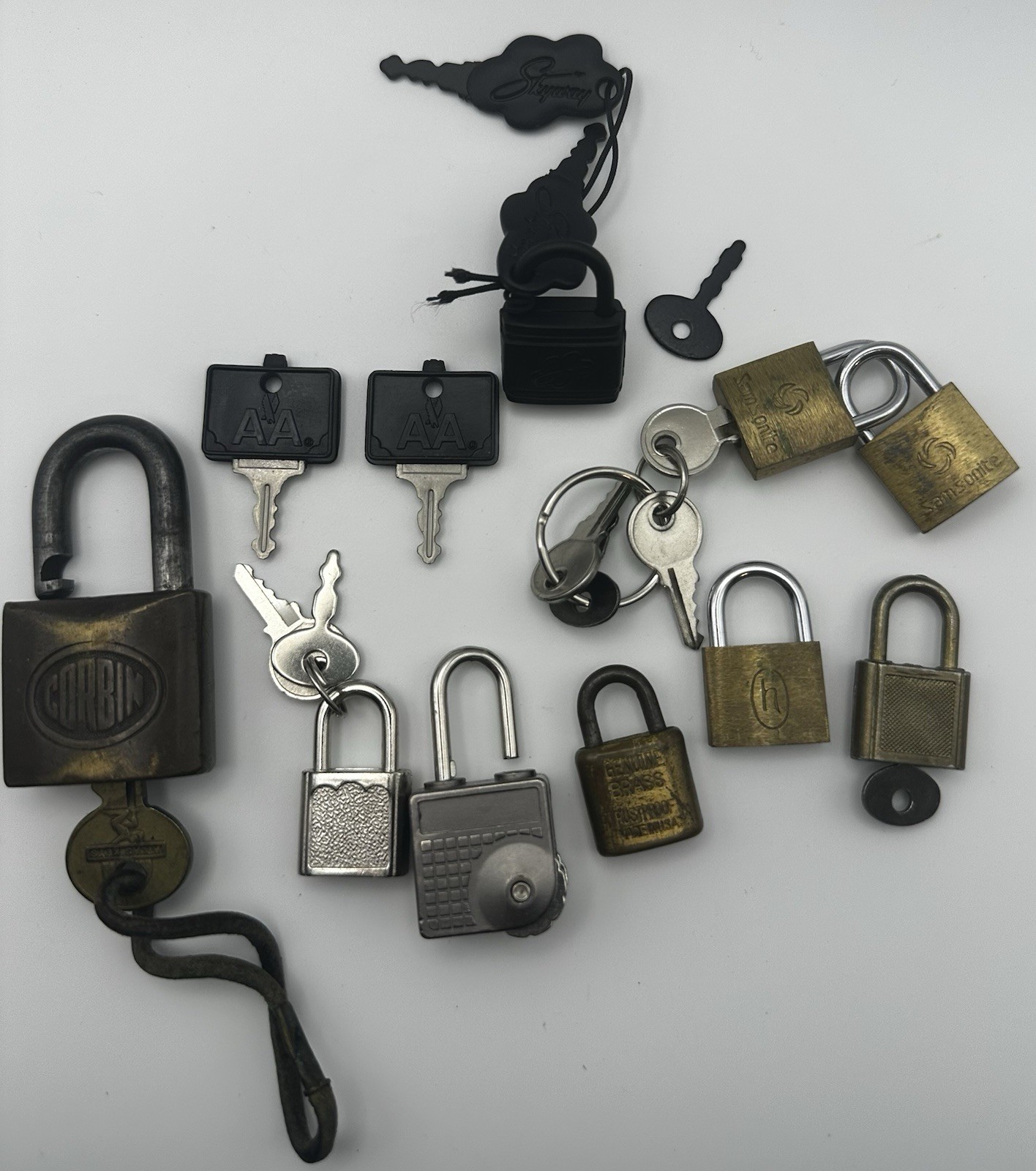 Miscellaneous padlocks and luggage locks with keys