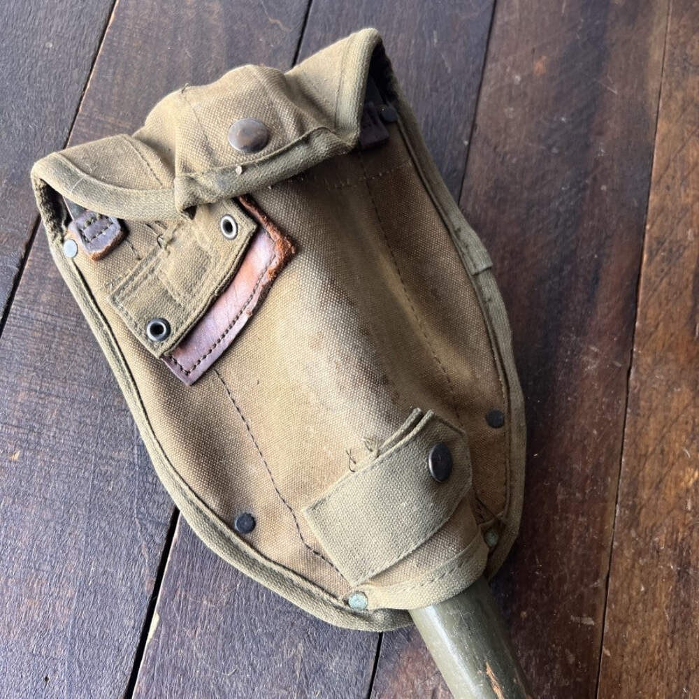 Original Vietnam ERA 1965 AMES E-Tool Entrenching Tool w/Pick & Canvas Cover