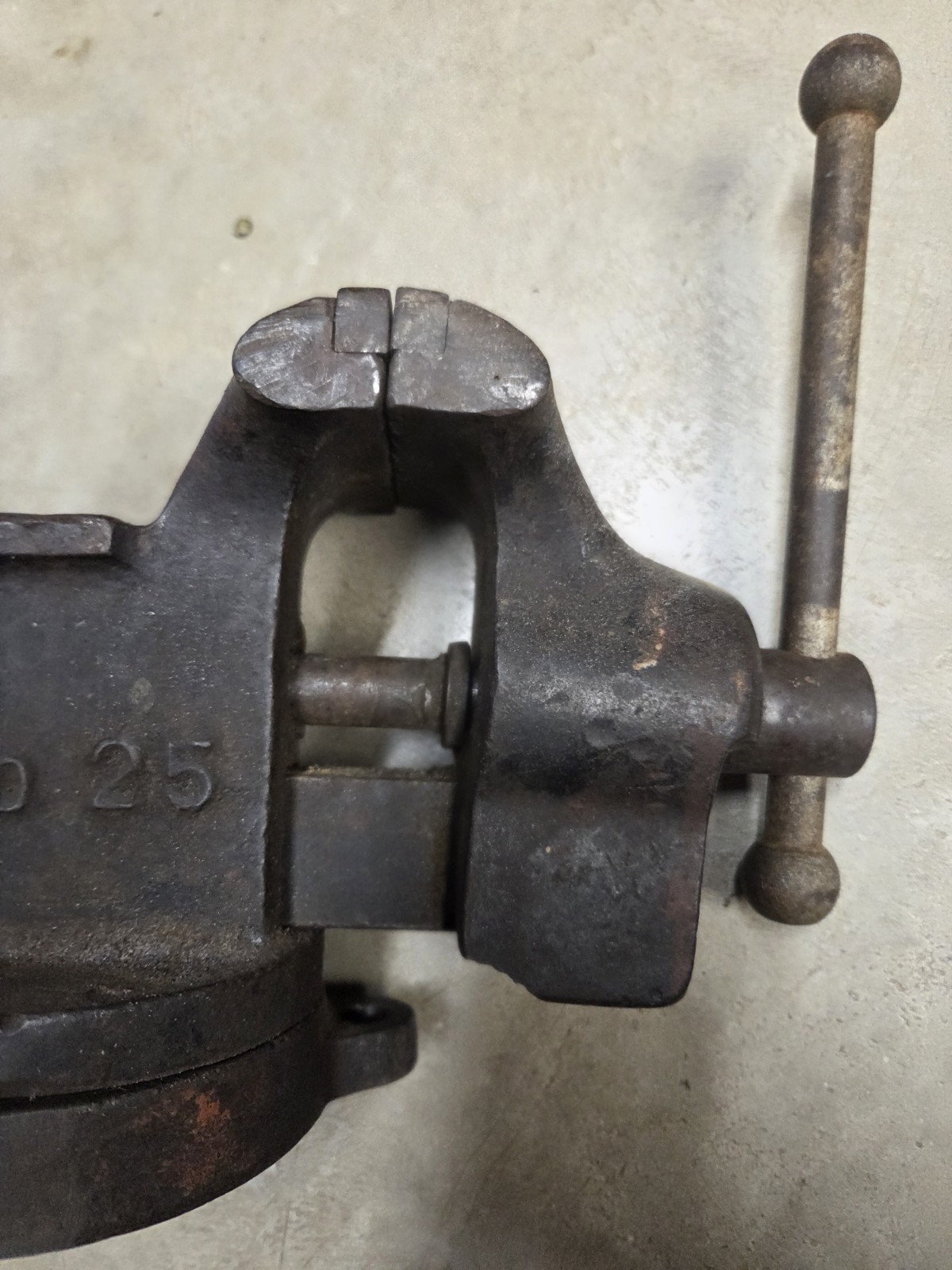Little Giant 25 Bench Vise 3 1/2 In Jaws 16 Lbs With Anvil Swivel Base Vintage