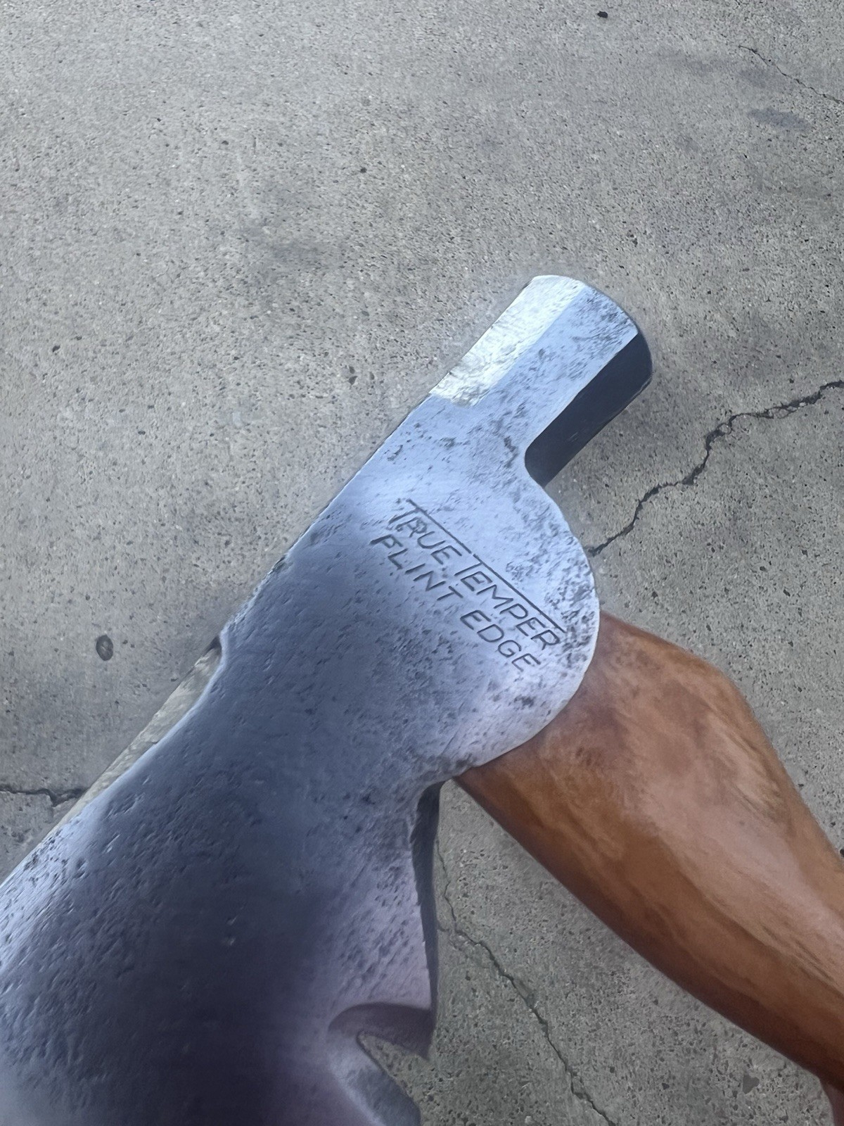 Bad-Axe Gentlemen’s Axe: True Temper Flint Edge Carpenter Axe w/ 12.5in Hickory