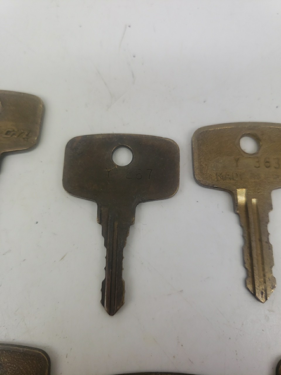 Lot of (7) Vintage Snap-on Tool Box Keys ~ U.S.A. Y,12 Y,267 L,363 Y460 Y365