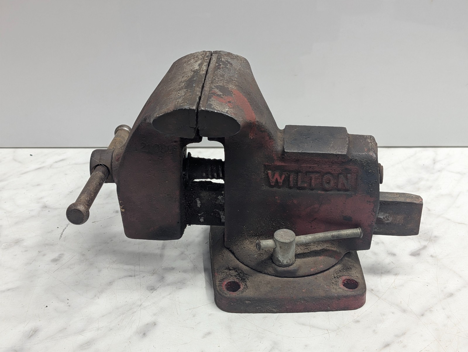 Wilton Model 121089 Swivel Base Bench Vise with Pipe Jaws Vintage Shop Tool