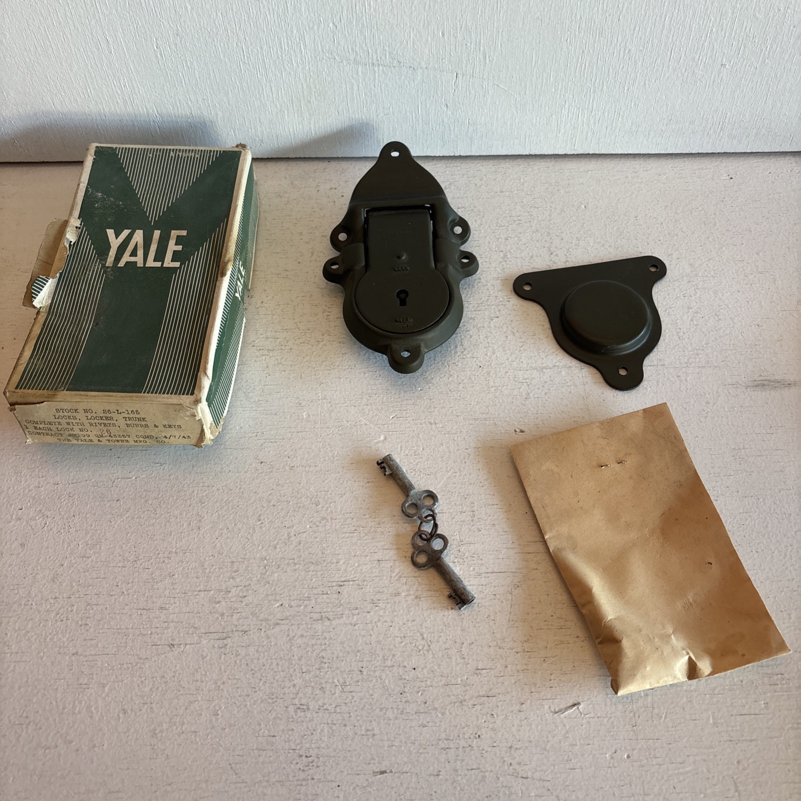Vintage Yale Metal Trunk Lock TS 249 Army Green W/ Keys & Rivets NOS