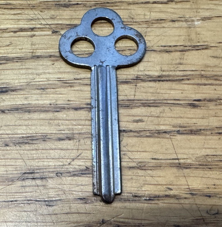 Lot of 33 Vintage Antique Keys Yale Keil Underwood Chicago Brass Skeleton