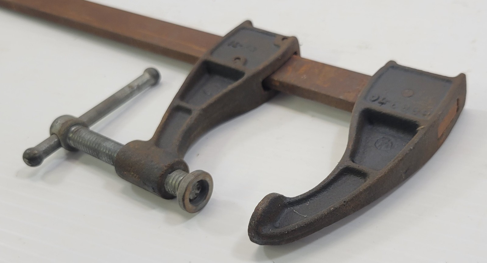 *M) Vintage Pair of 2 Woodworking Carpenter 28″ Cabinet Bar Clamps