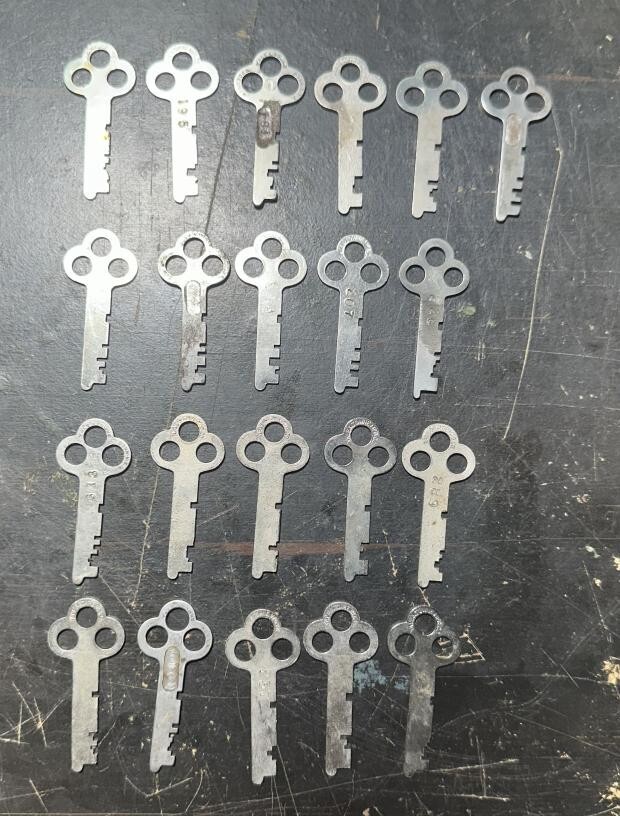 Lot of 21 Safety Deposit Box Keys Used Mosler Diebold Metal Arts & Crafts Decor