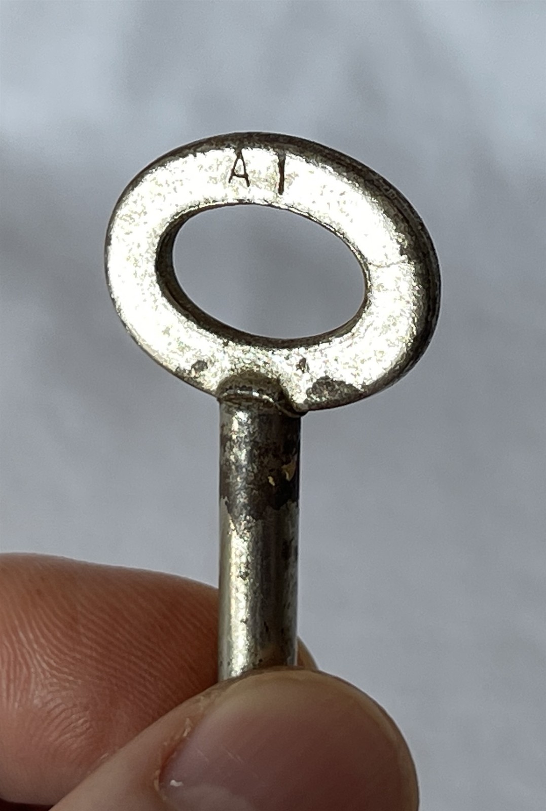 Large ~9.75cm Vintage Metal Skeleton / Collectable / Escape Room Key #piX-200