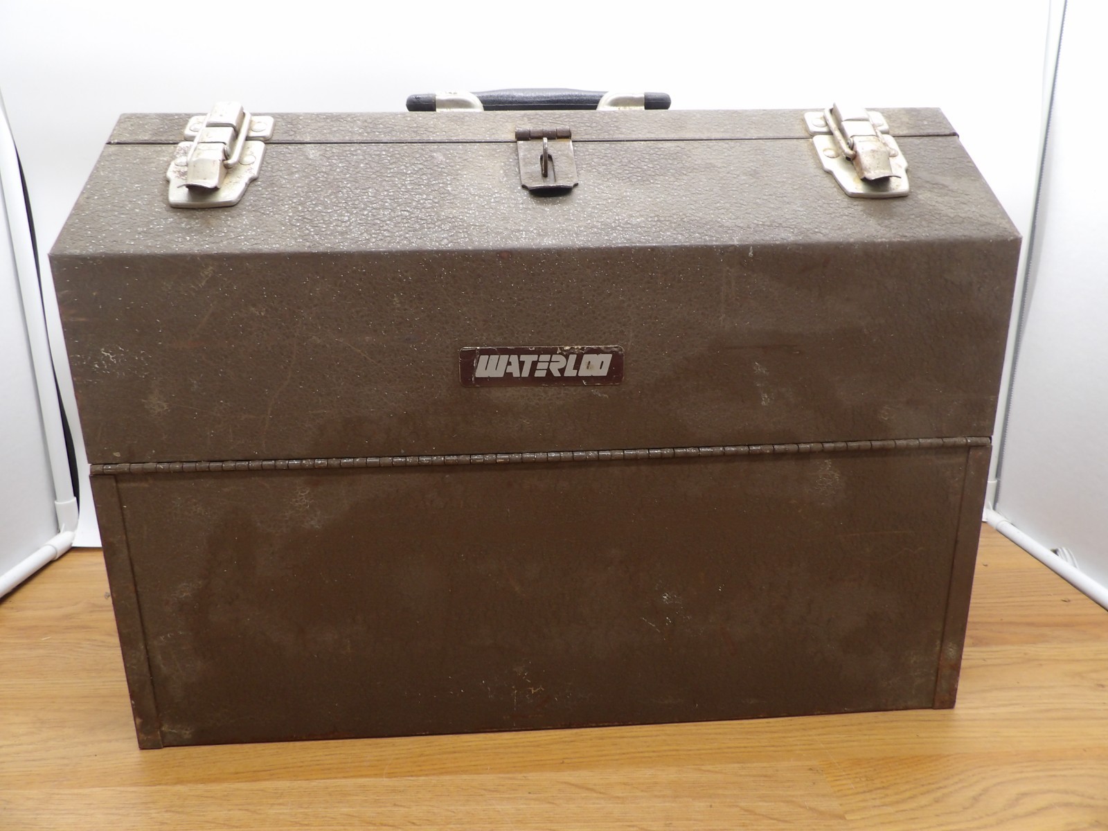 Vintage Waterloo Hip Roof Double Latch Metal Tool Box 18″L x 10″W x 13″H