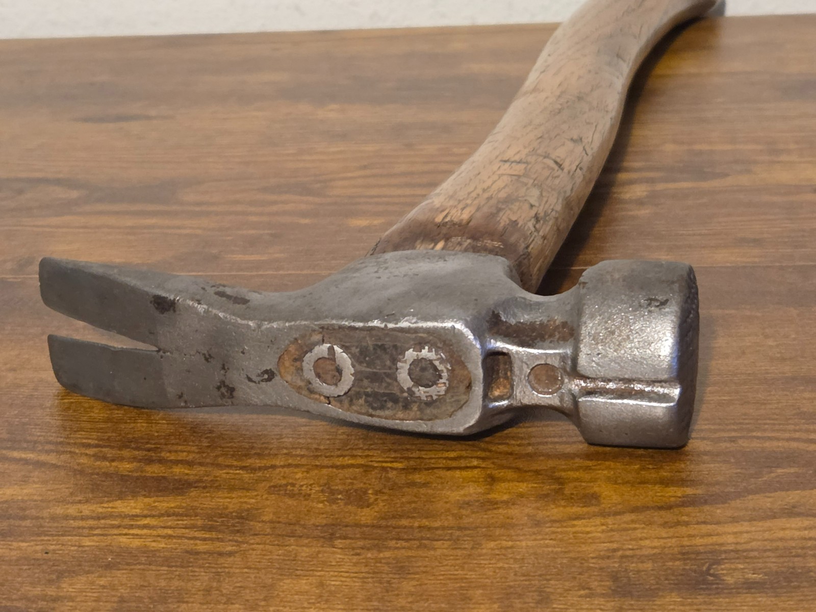 Vintage Hickory Framing Hammer Straight Claw 32 oz 17.5″ Newly Redone Handle
