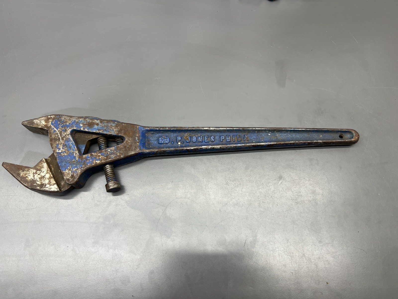 VERY RARE EDWARD P. JONES 1893 No. 4 ADJUSTABLE WRENCH PIVOTING HEAD 23″ – USA