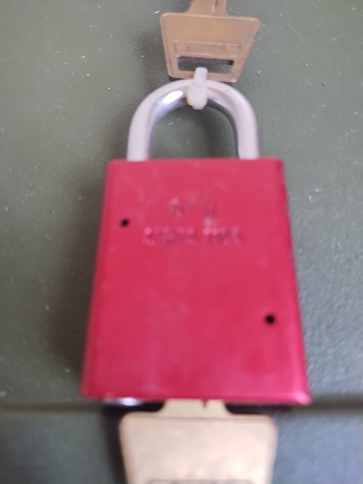 American Lock Company 1105 Padlock USA with 2 Keys Red Good Condition