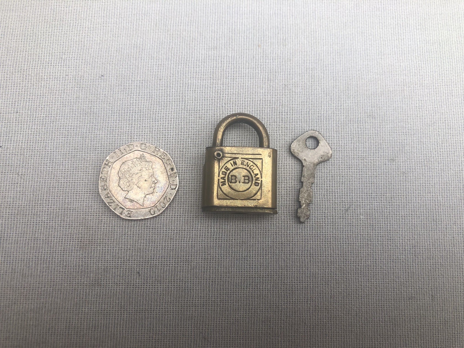 Small Vintage B.B ‘BB’ Made In England Brass Padlock with Key Good+ Condition