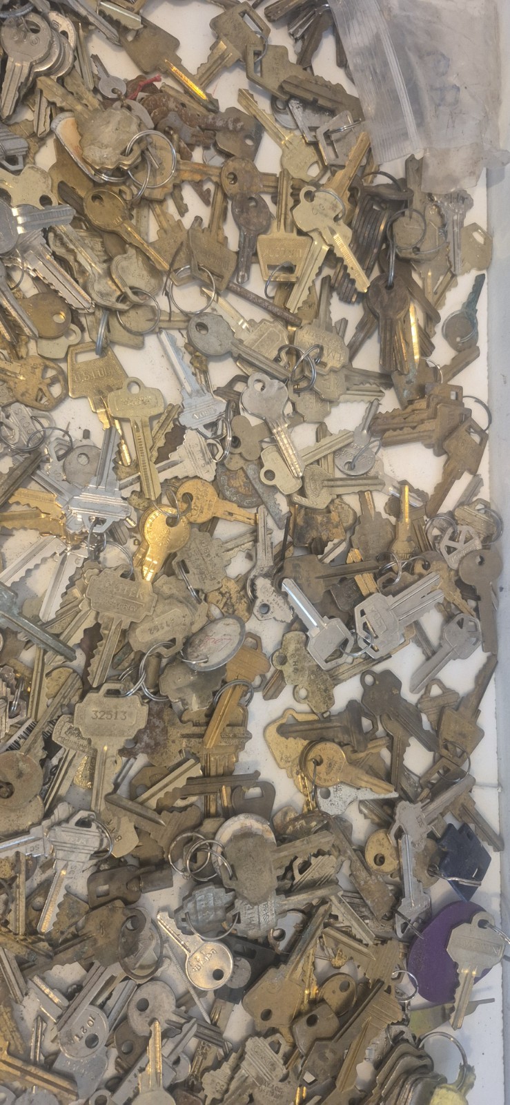 Lot Of 16 Pounds Of USED CUT And Uncut Keys Random Mix