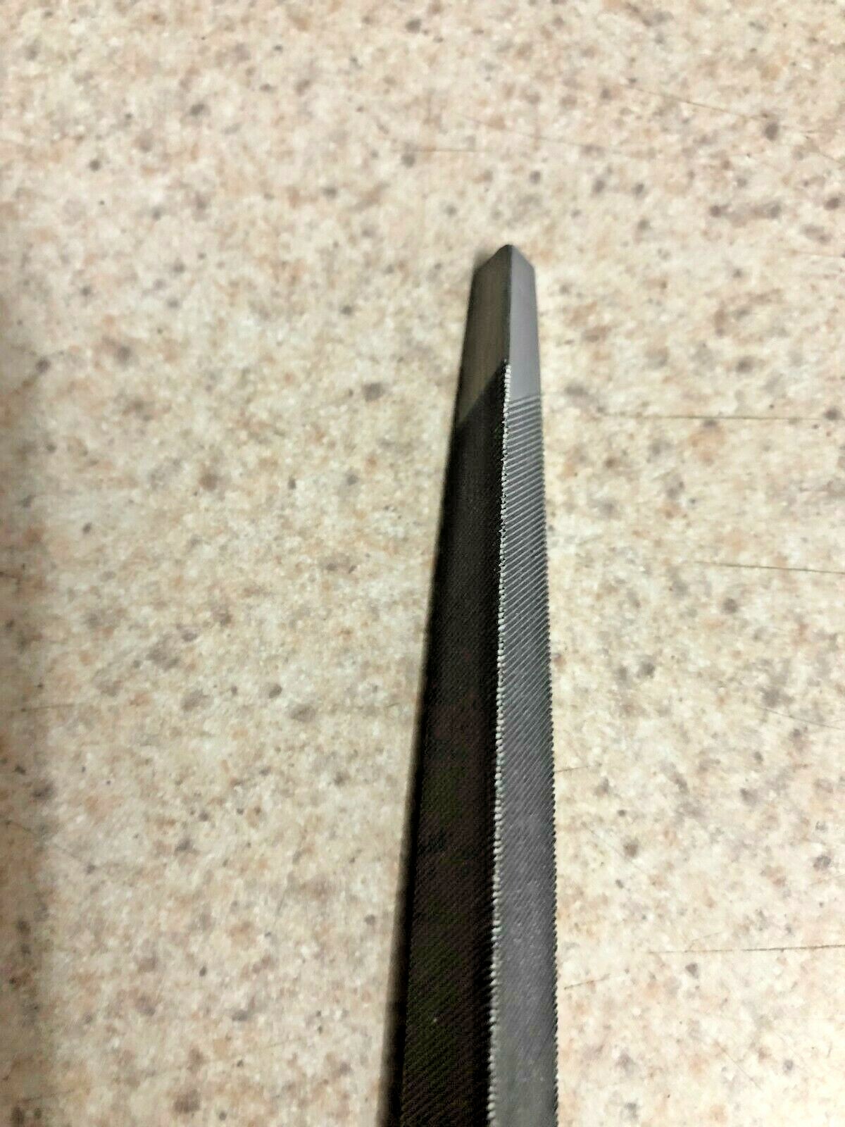 Vintage DE DIAMOND trade mark 3 sided regular taper single cut 6″ file.