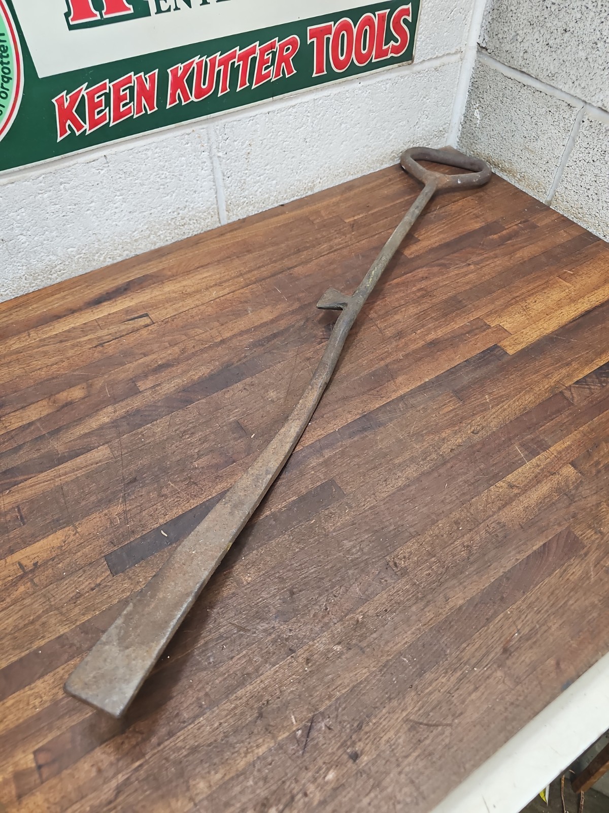 R62-antique unknown purpose 33″ long iron pry bar type tool