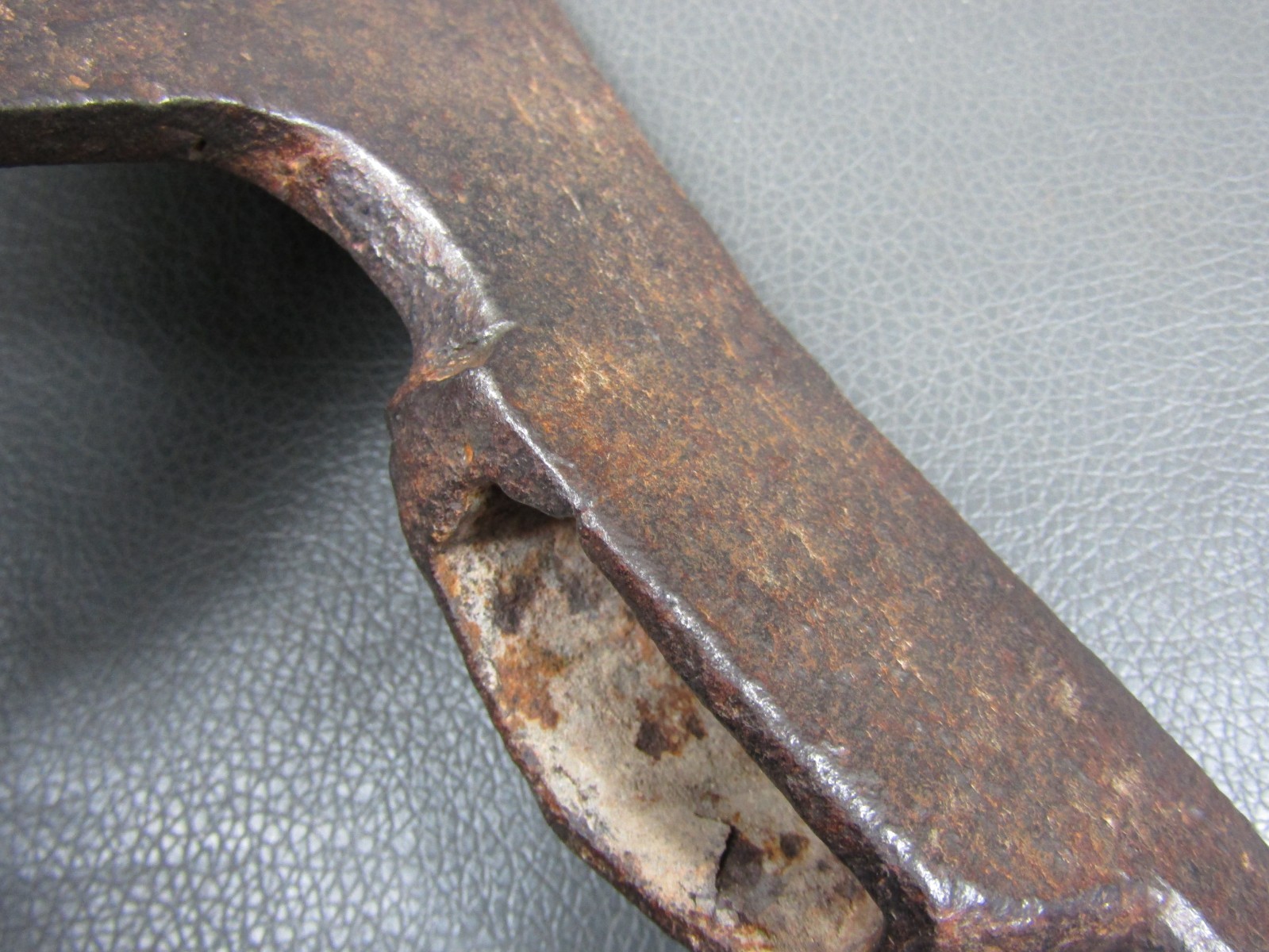 Vintage 2 1/2 lb ornate goosewing bearded side axe head old tool