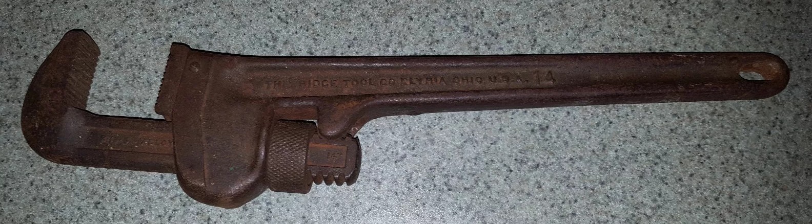 Antique RIDGID 14″ Heavy Duty Pipe Wrench Ridge Tool Co. Elyria Ohio Pipefitter