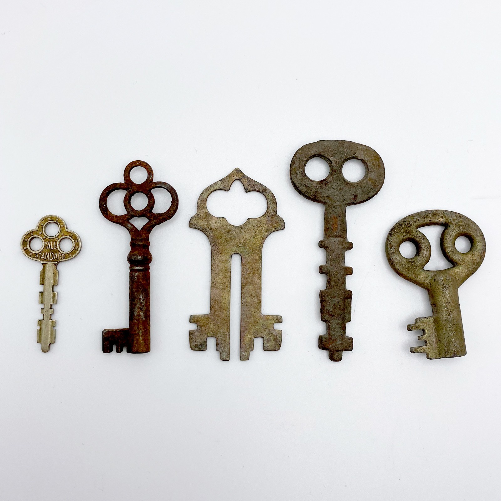 Lot of 5 Vintage Unique Metal Skeleton Keys