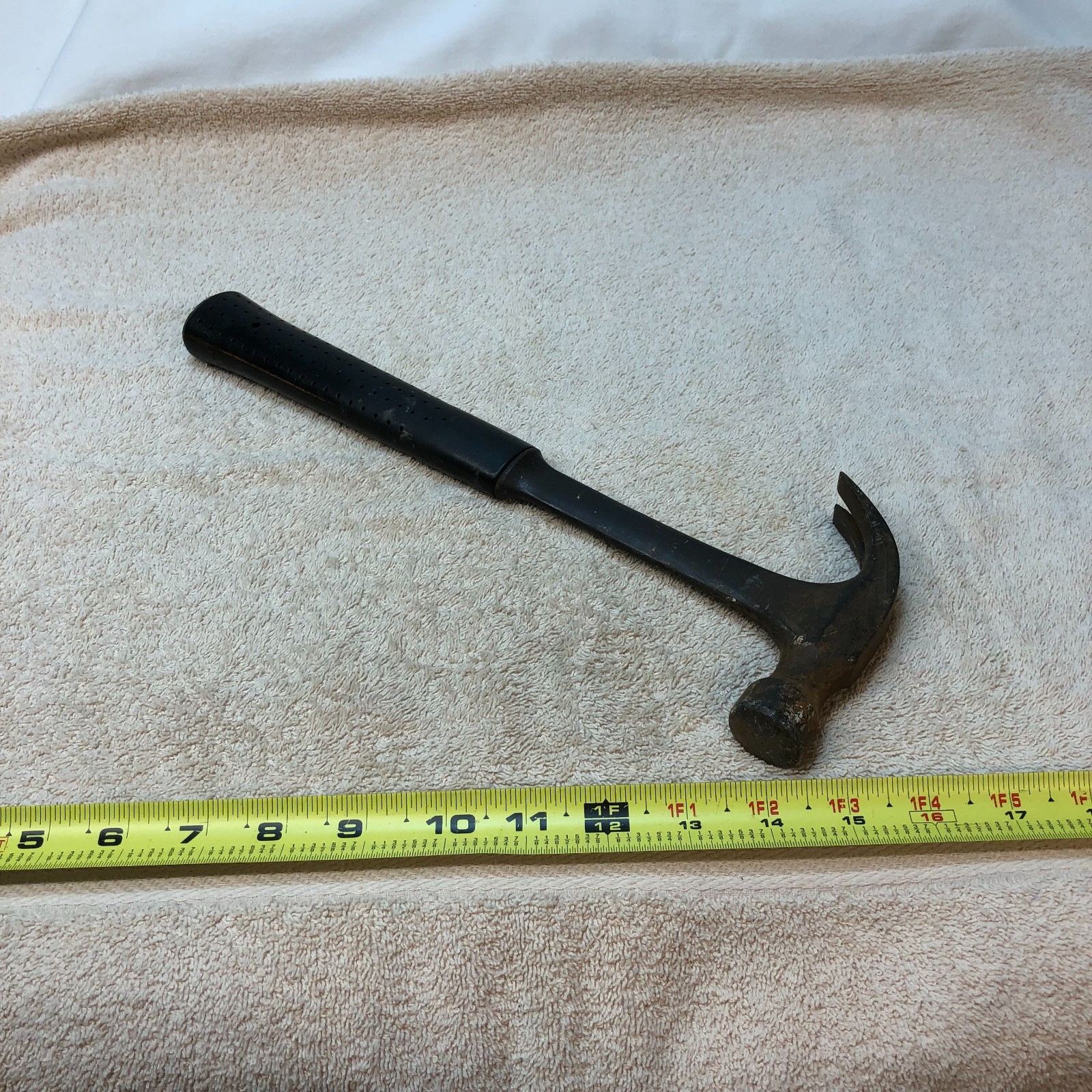 VINTAGE GREAT NECK R-16 SOLID STEEL CURVED CLAW HAMMER – 16 oz. – USA