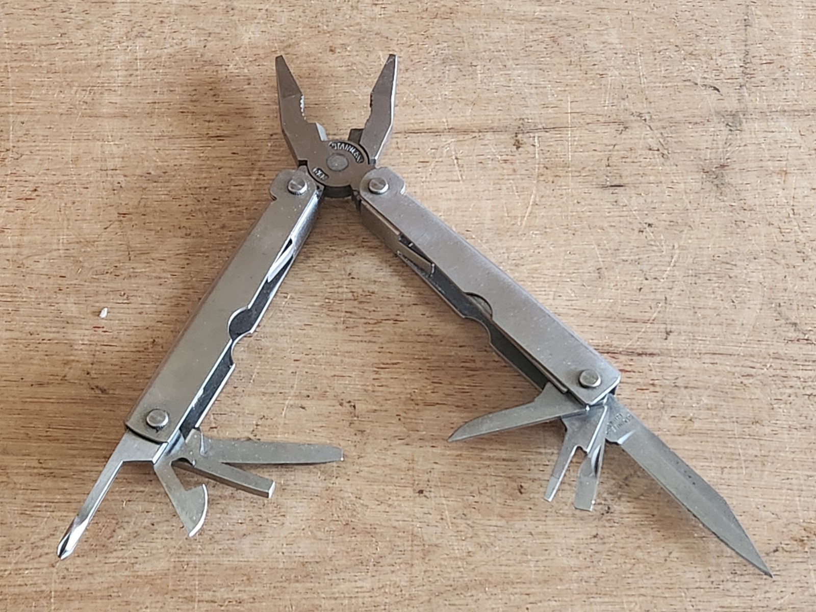 Multi Tool 10 In 1 Stainless Steel 2 CR Carolina Knife Saw Opener Pliers