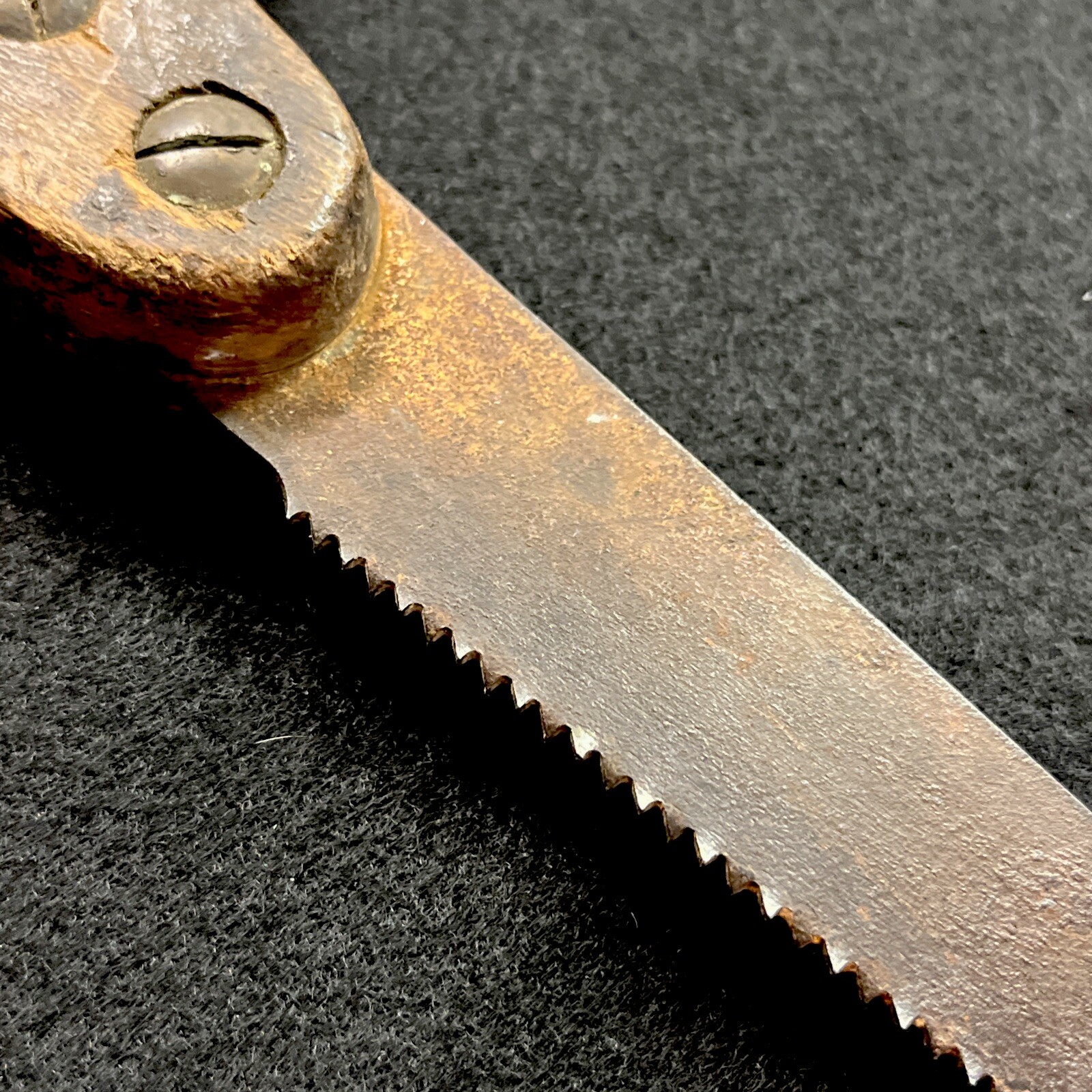 Vintage Henry Disston & Sons Philadelphia Keyhole Hand Saw Two Part Handle 17.5”
