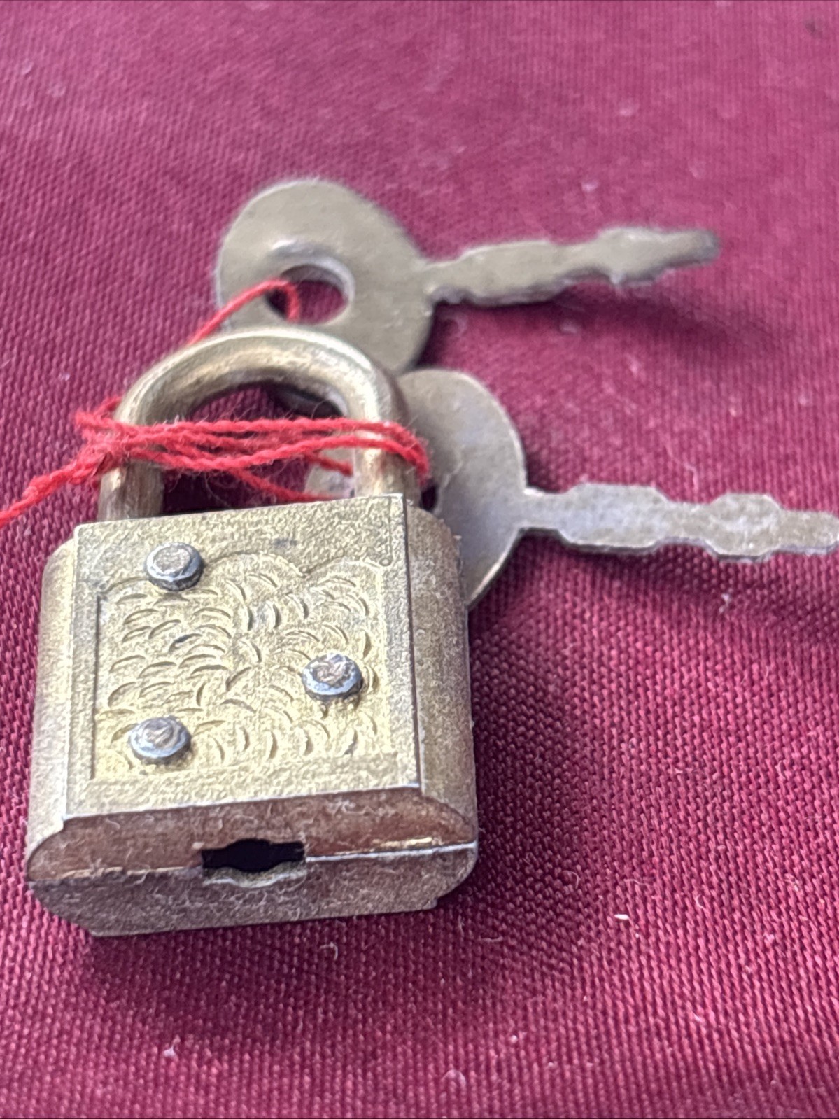 Steampunk Mini Padlock Gold Tone Metal Filigree Armadillo Jewelry Diary. 2 Keys