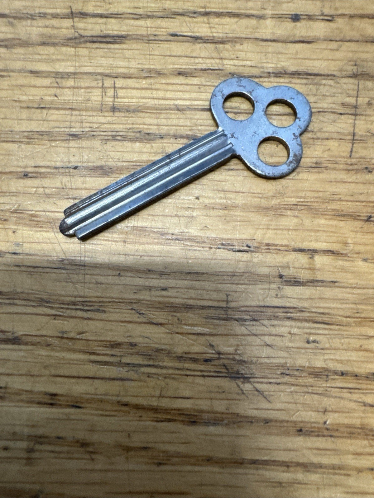 Lot of 33 Vintage Antique Keys Yale Keil Underwood Chicago Brass Skeleton