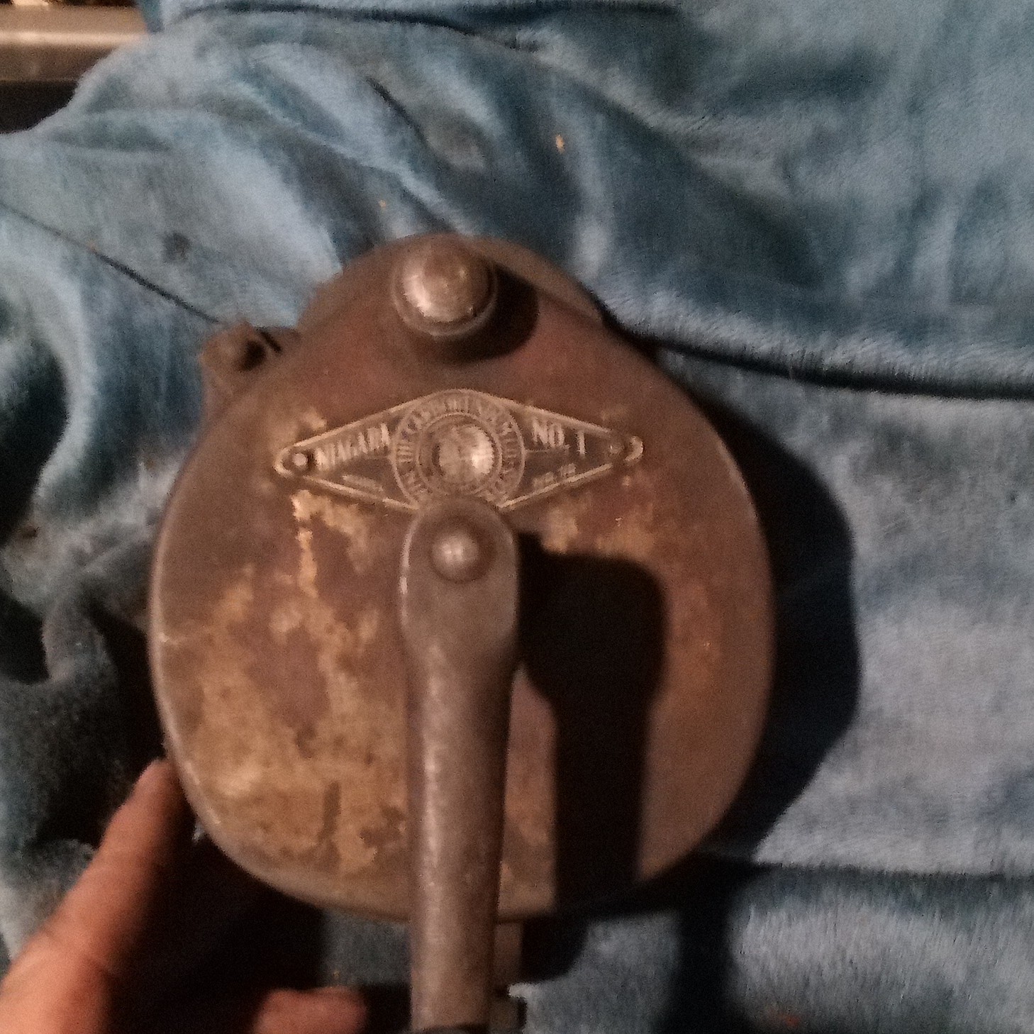 The Carborundum Co. Niagara No. 1 Model 20 Hand Crank Clamp-On Bench Grinder
