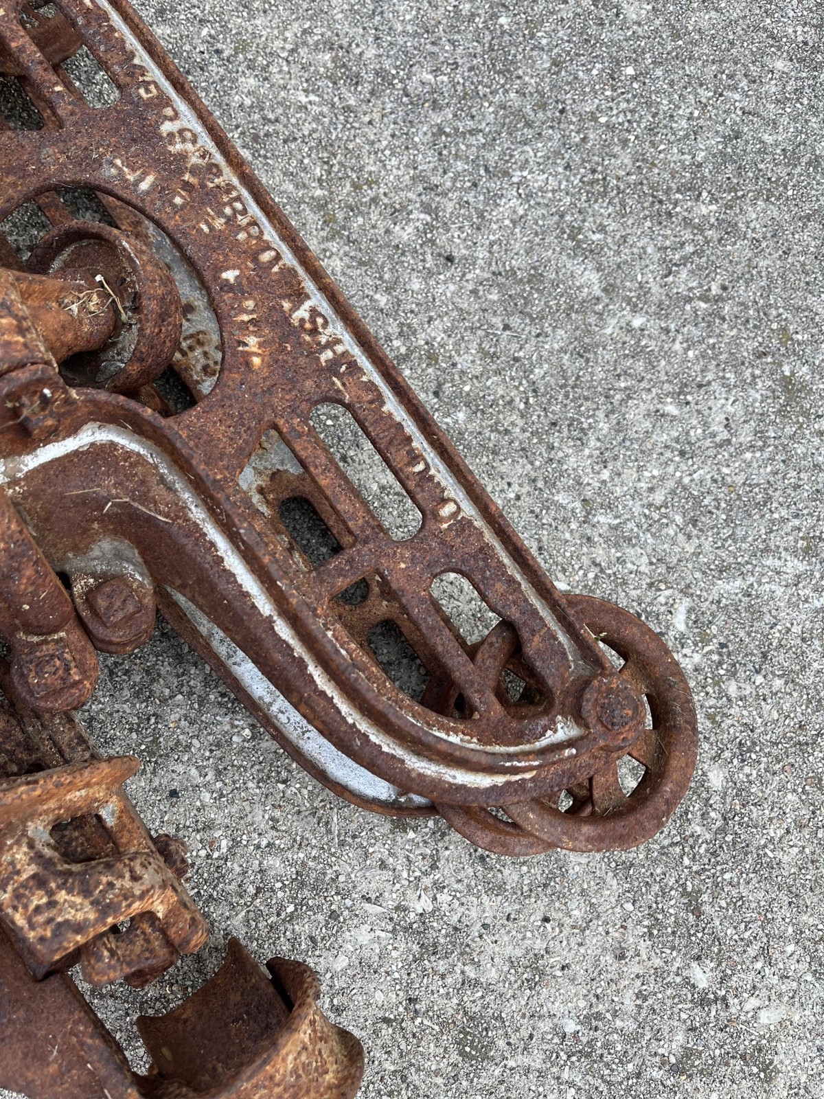 RARE Antique F.E. Myers Sure Grip Cast Iron Farm Hay Trolley Barn Equipment