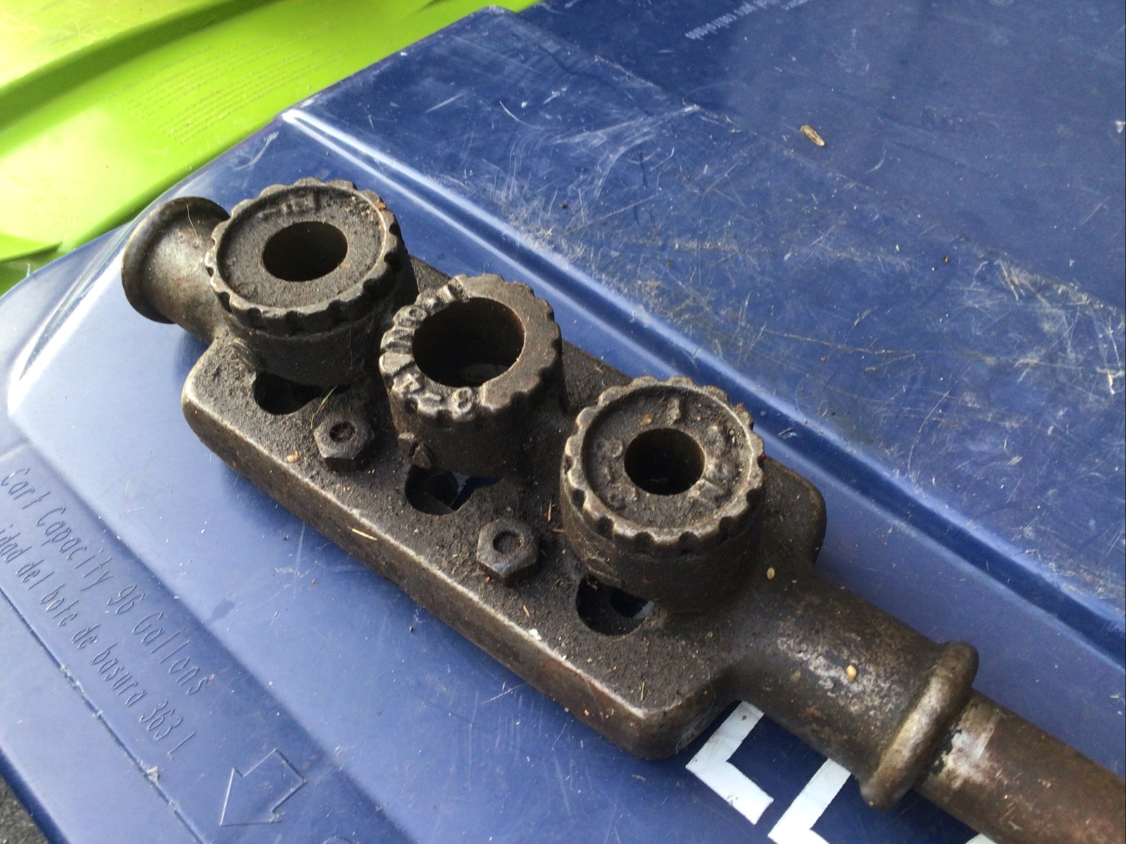 Antique Wells Brothers Trio Triple Pipe Threader – Complete with Dies