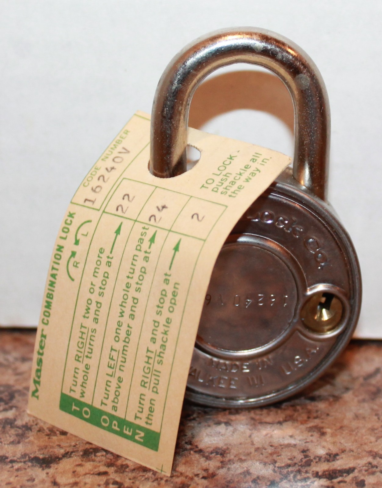 Vintage Master Lock Co. Combination Padlock 1525 Original Box