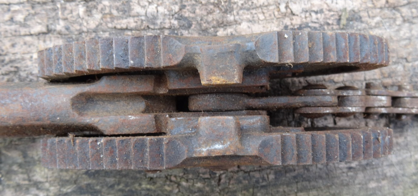 RECORD 230 VINTAGE CHAIN PIPE WRENCH MADE IN ENGLAND