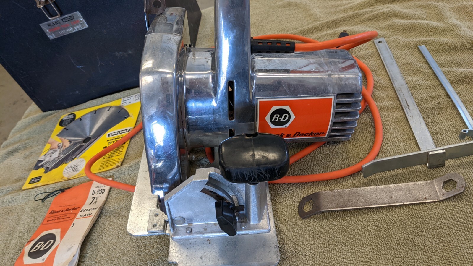 Vintage Black & Decker U-230 7 1/4″ Chrome Deluxe Saw
