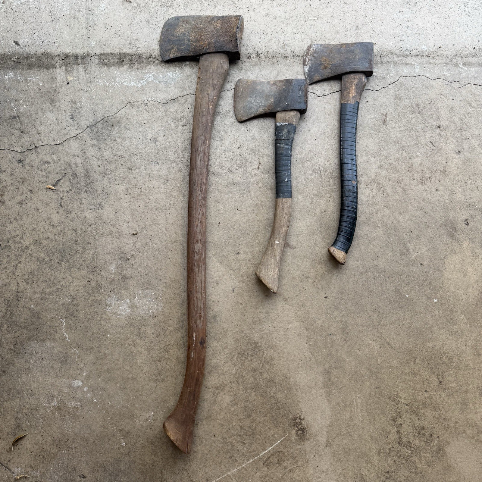 Vintage Axe (Lot Of 3) With Handles Vaughan & Unbranded – Patina / Rust