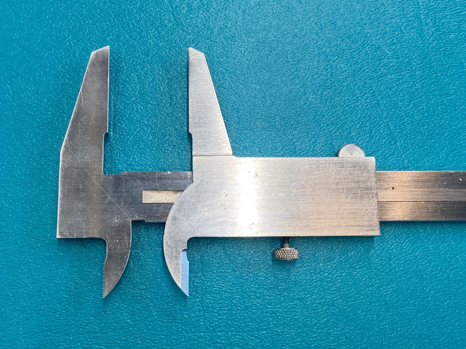 NZ 6″ CALIPER, MACHINIST/TOOLMAKER, CLEAN, WORKS GREAT