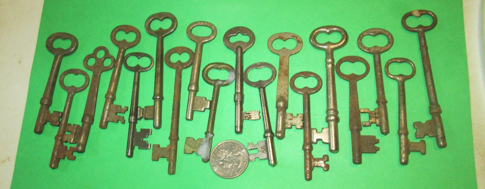 LOT OF 16 VINTAGE SKELETON KEYS DOOR HOUSE ALL REAL NO FAKE MORE LISTED WU77Q16