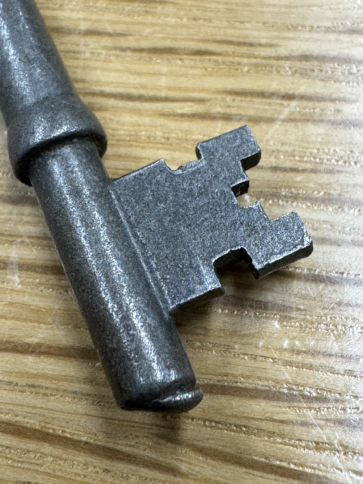 🌿 🗝️ Vintage Lockwood Solid Steel Skeleton Key UNIQUE Antique #P28