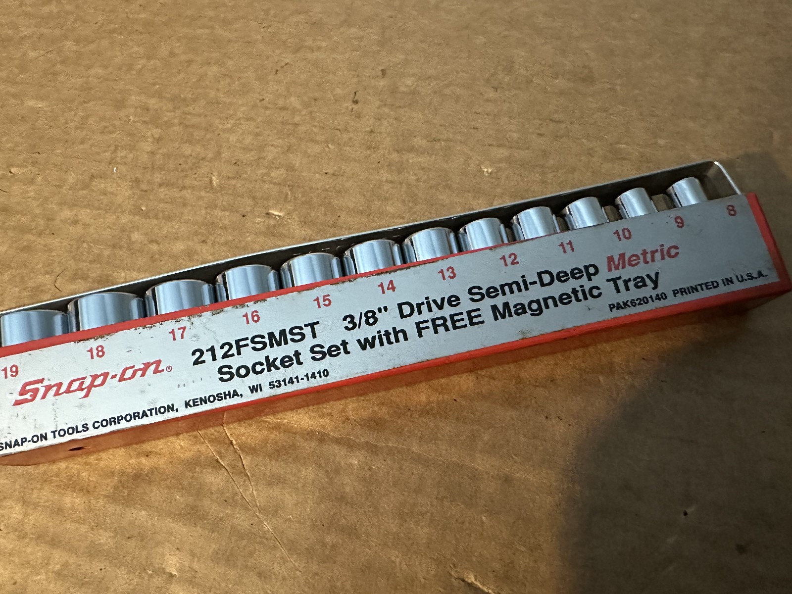 SNAP-ON 12 PC 3/8″ DR METRIC SEMI-DEEP 6 PT SOCKET SET IN METAL CARRIER 8-19 MM
