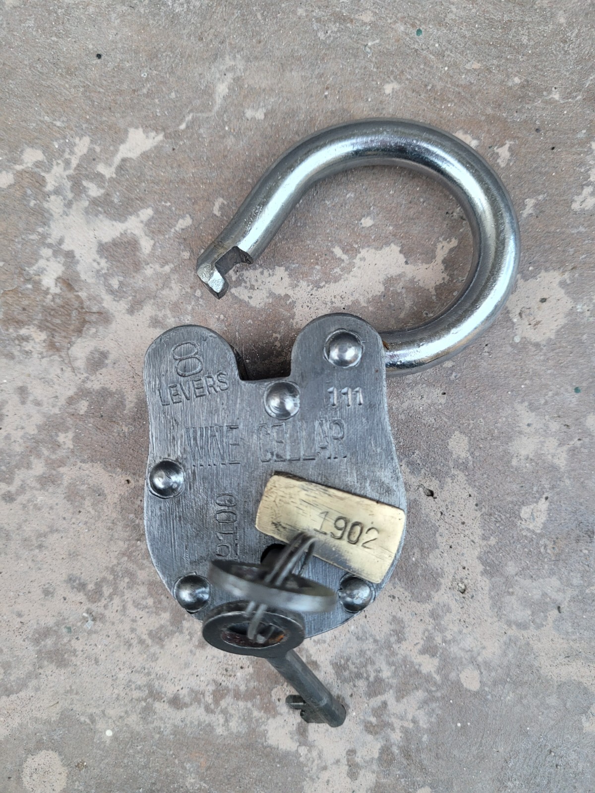 Wine Cellar Padlock With Two Skeleton Keys – Heavy Duty Wine Cellar 4.25″ Lock