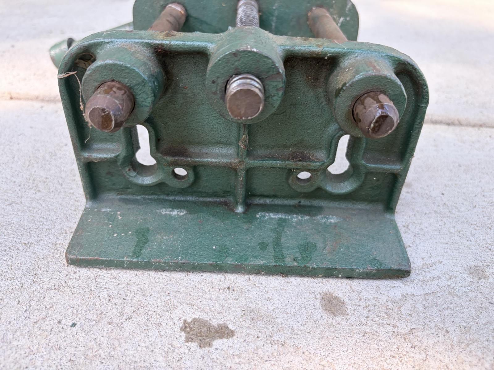 Vintage Howe & FDY Co. under bench screw vise No.197 Littlestown PA. Nice Shape!