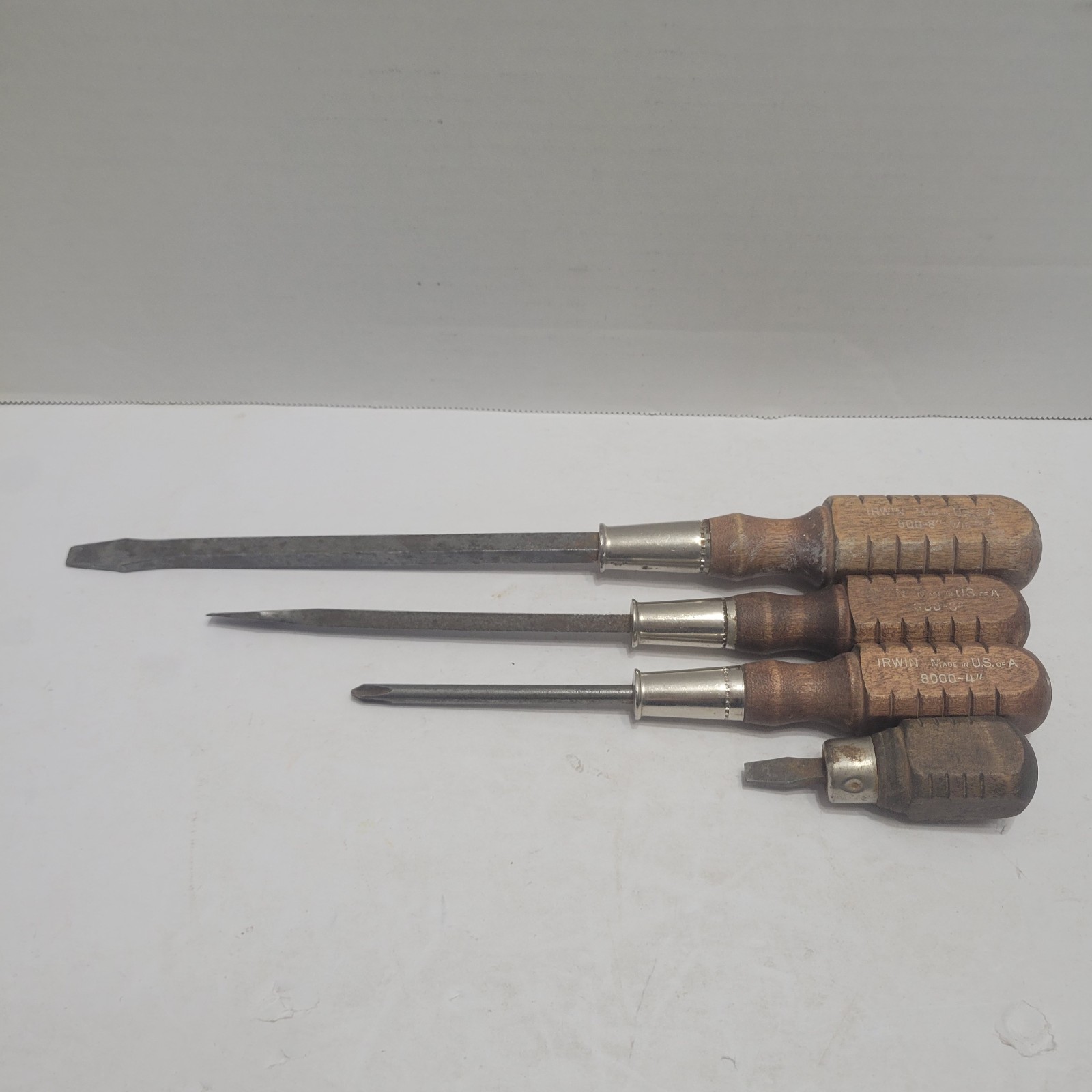 Lot Of 4 – Vintage IRWIN 800 Screwdrivers USA Wooden Handles