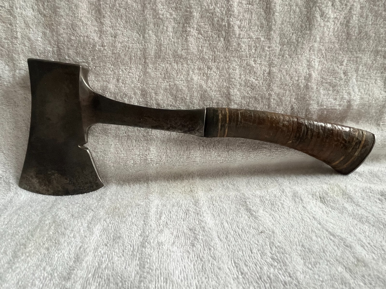 VINTAGE ESTWING 24A SPORTSMANS AXE HATCHET MADE IN USA STACKED LEATHER HANDLE