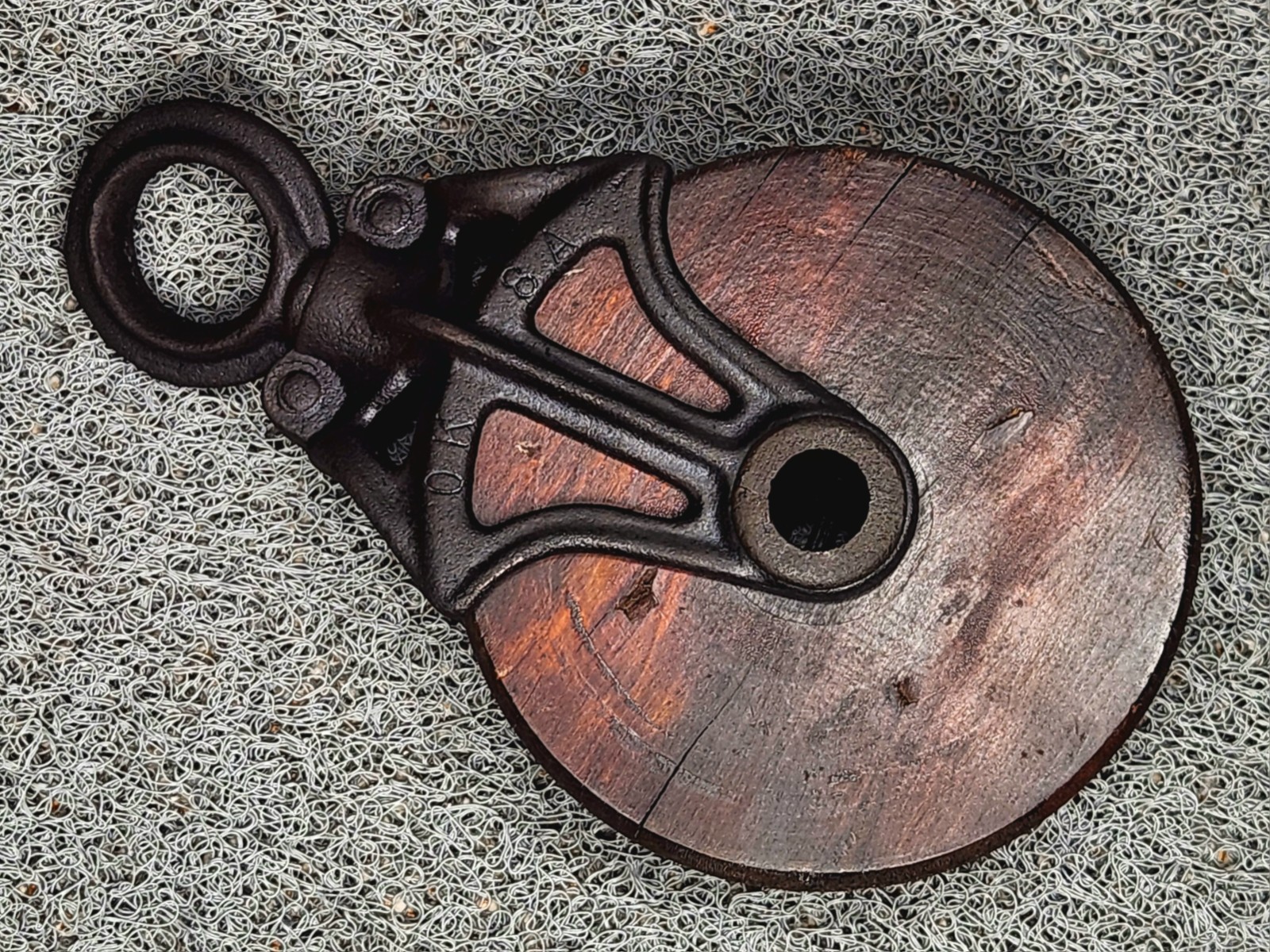 Antique Cast Iron Barn Pulley Farm Tool, Hardwood (9½”) – STARLINE (1931-1940s)