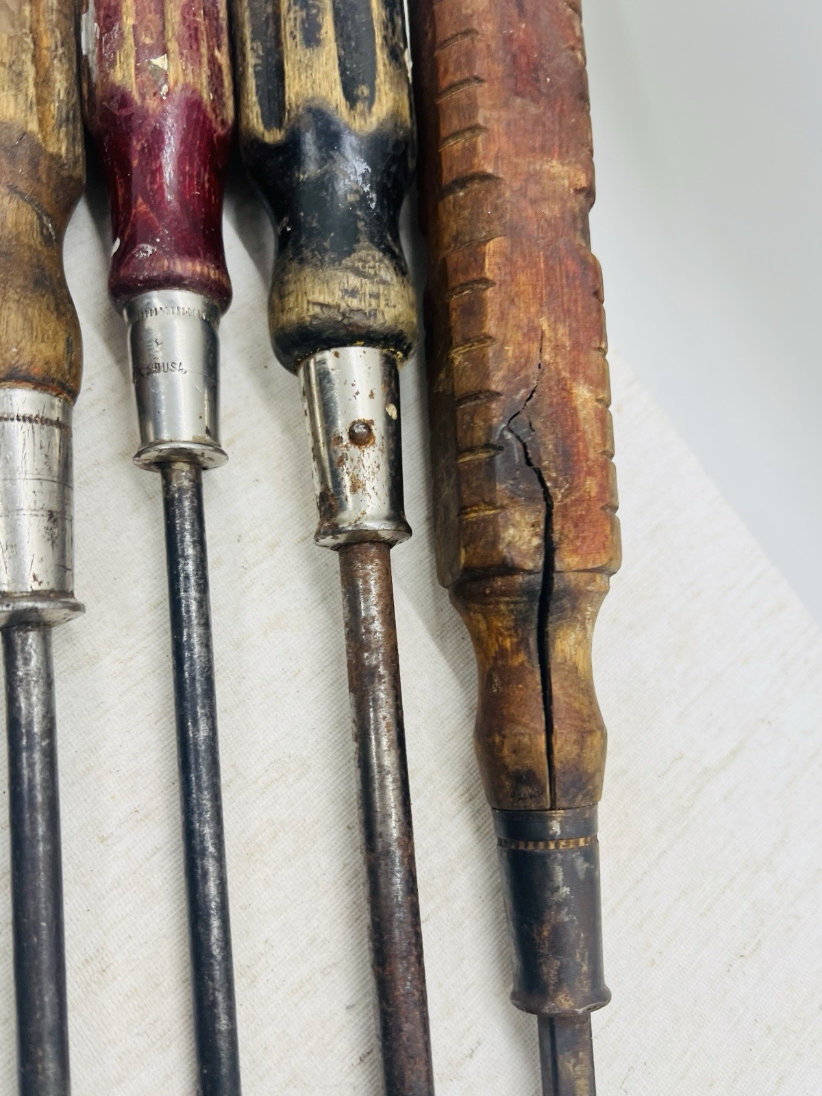Vintage Wooden Handle Screwdrivers Lot of 5 Stanley R & P Bridgeport Patina USA