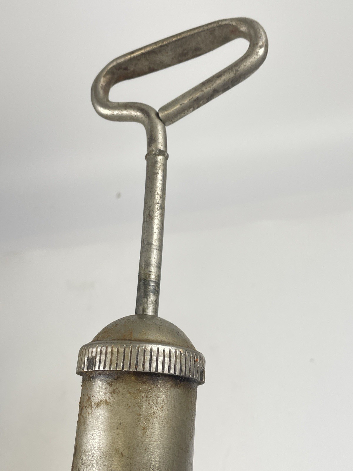 Vintage Alemite Hydraulic Grease Gun Stewart Warner Model 6556 Tool Chicago 18″