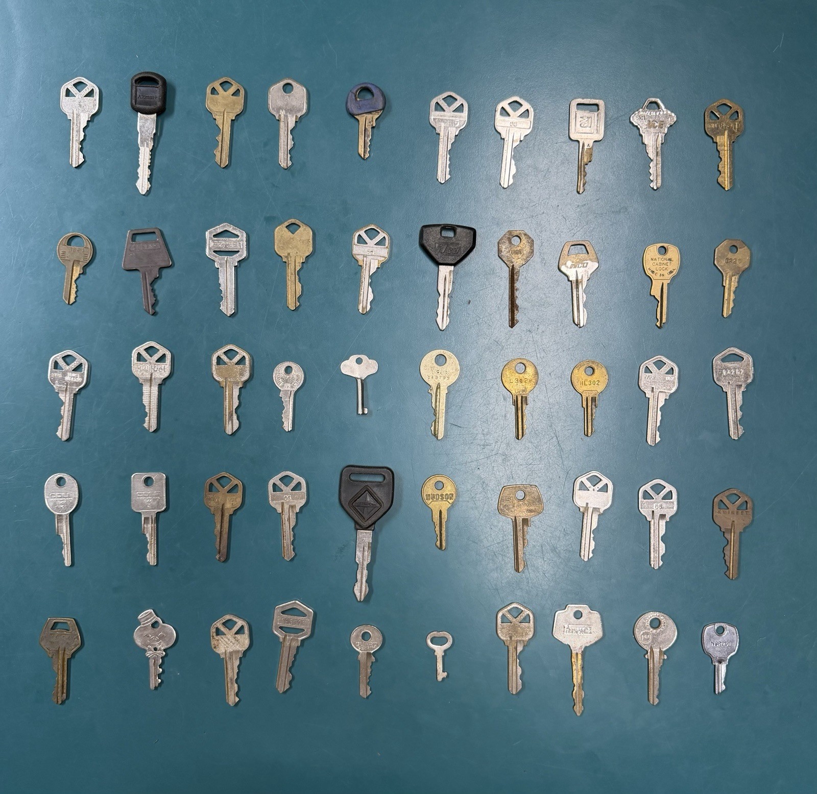 50 Automobile Keys Vintage Old Collectors Truck Car and Misc Key Lot 🔑#52