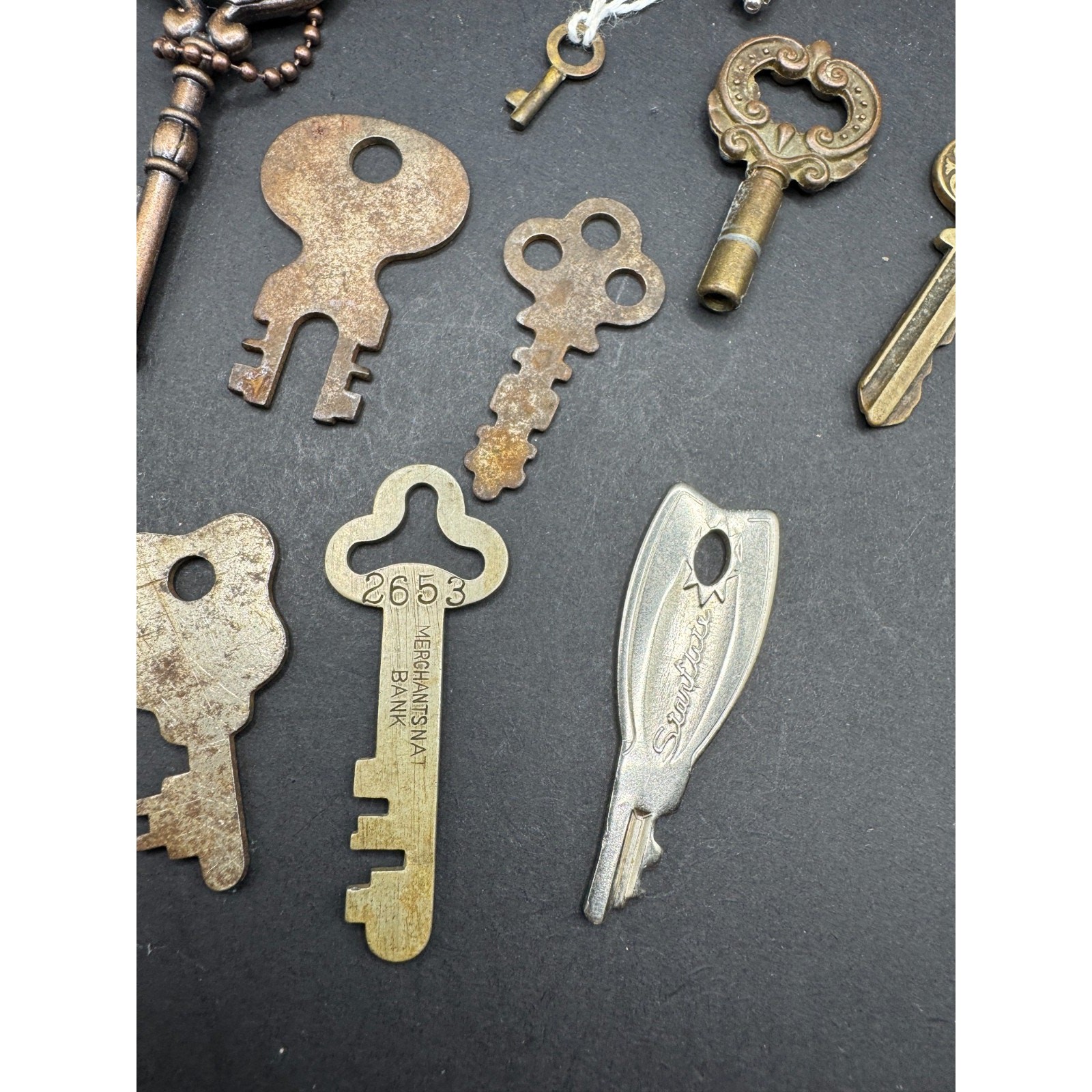 Vintage Old Look Ornate Brass Silver Tone & Gold Tone Skeleton Keys & Lock